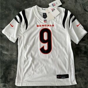 #293 (NWT) (AUTHENTIC) NFL ON FIELD APPAREL JOE BURROW BLACK ON WHITE  JERSEY